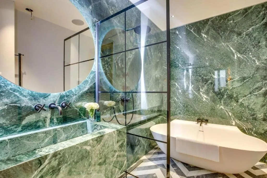 Luxurious Penthouse Near Champs Elysees And Front Of Eiffel Tower Paris