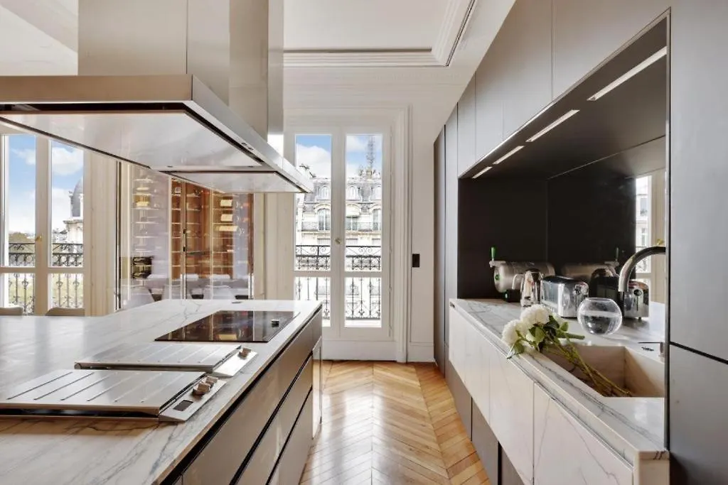 Luxurious Penthouse Near Champs Elysees And Front Of Eiffel Tower Paříž