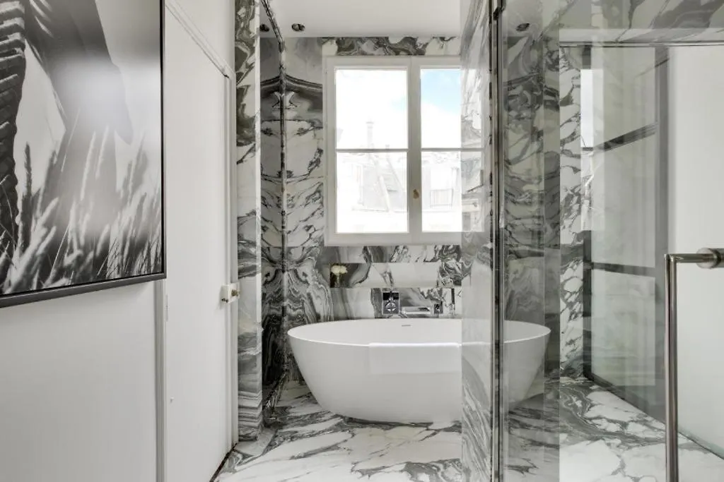 Luxurious Penthouse Near Champs Elysees And Front Of Eiffel Tower Paris