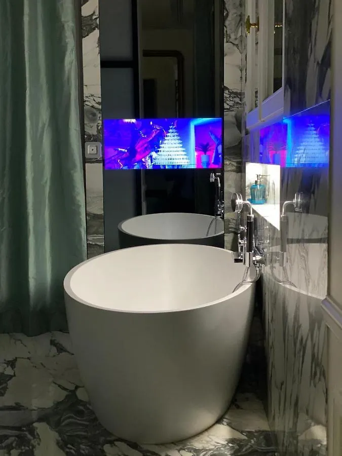 Luxurious Penthouse Near Champs Elysees And Front Of Eiffel Tower Paříž